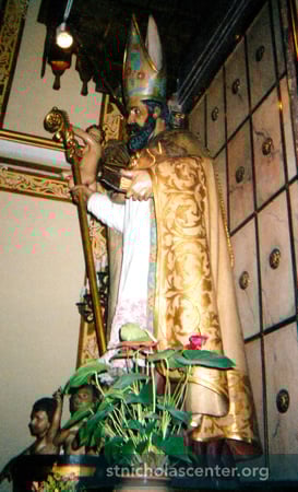 St Nicholas statue St Nicholas statue