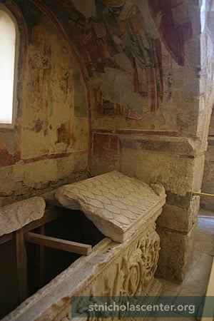 Tomb with broken top Tomb with broken top