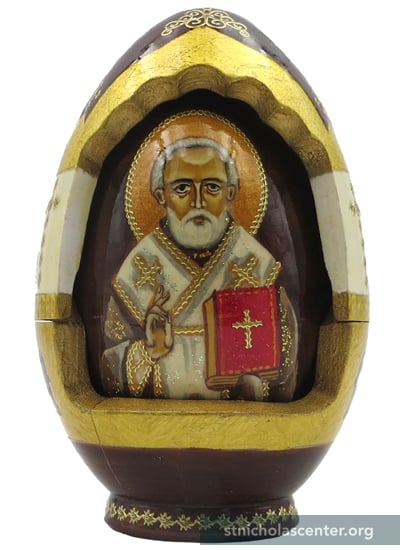 Wood egg with opening showing inner egg with icon image Wood egg with opening showing inner egg with icon image